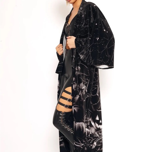Blackmilk Skeleton Bat Cat Velvet Swan Kimono Size OSFA NWT Skeleton Wings - Picture 8 of 16